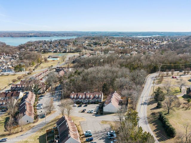 333 Deerpoint Dr, Hendersonville, TN 37075