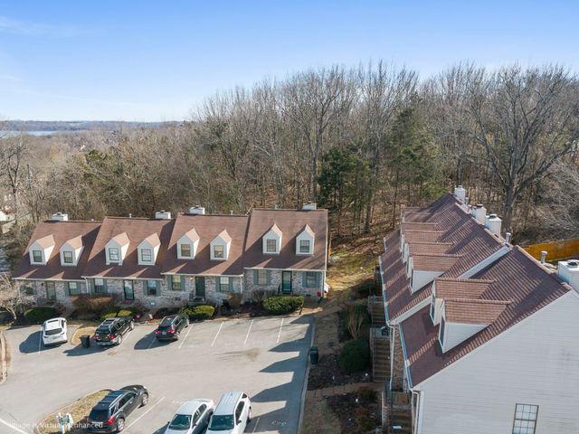 333 Deerpoint Dr, Hendersonville, TN 37075