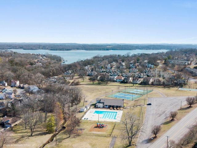 333 Deerpoint Dr, Hendersonville, TN 37075