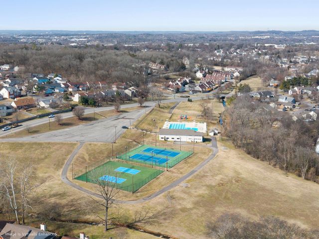 333 Deerpoint Dr, Hendersonville, TN 37075