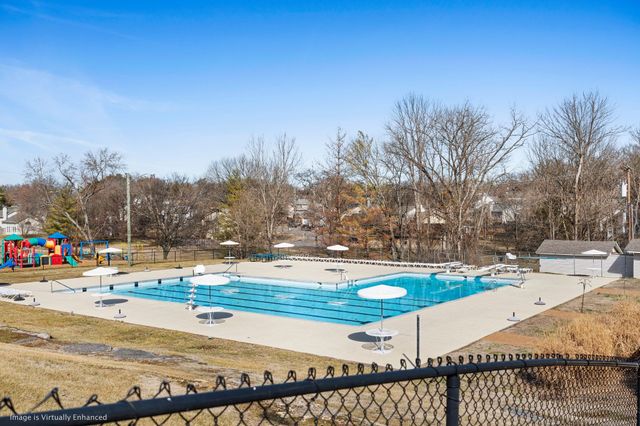 333 Deerpoint Dr, Hendersonville, TN 37075