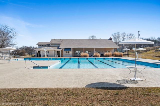 333 Deerpoint Dr, Hendersonville, TN 37075