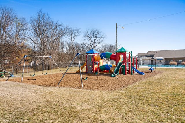 333 Deerpoint Dr, Hendersonville, TN 37075