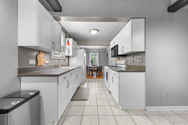 1103 Hoffman, Royal Oak, MI 48067