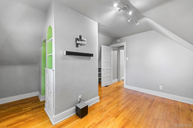 1103 Hoffman, Royal Oak, MI 48067