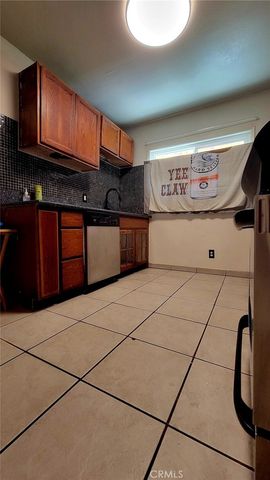 9454 Frankfort Avenue, Fontana, CA 92335