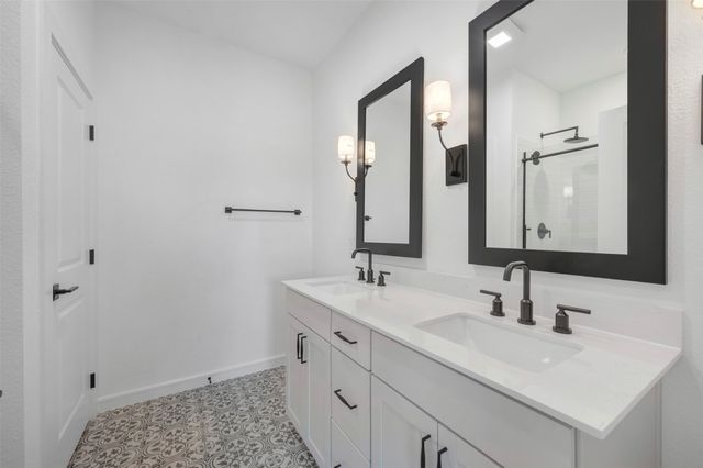 2205 Maple Ridge Drive, Van Alstyne, TX 75495