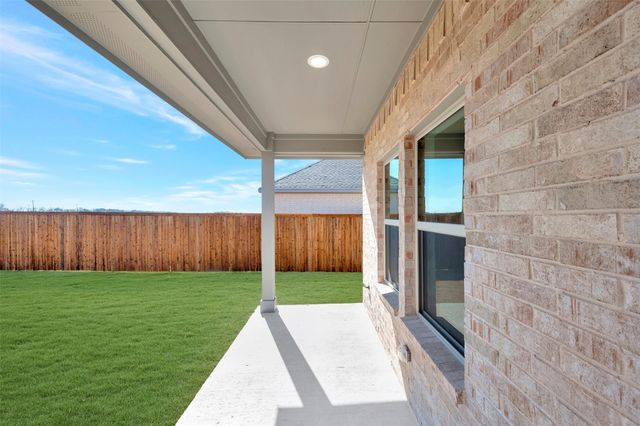 2205 Maple Ridge Drive, Van Alstyne, TX 75495