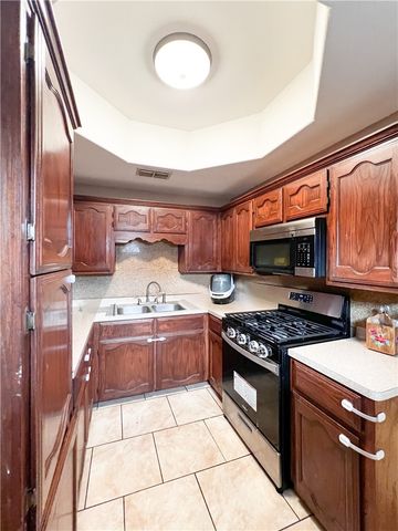 838 Seabreeze St, Alice, TX 78332