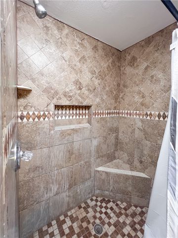 838 Seabreeze St, Alice, TX 78332