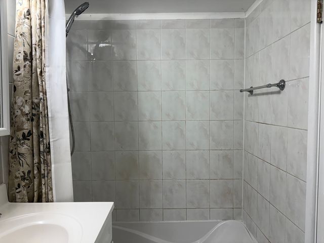 9821 Bianco Terrace 1A, Des Plaines, IL 60016