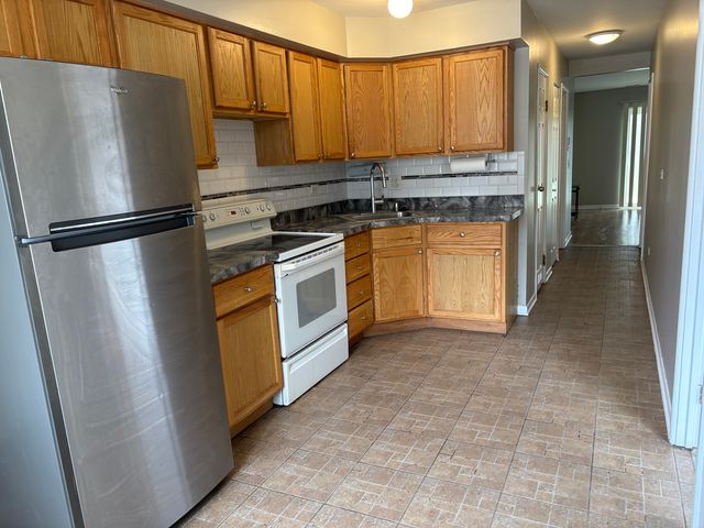 9821 Bianco Terrace 1A, Des Plaines, IL 60016