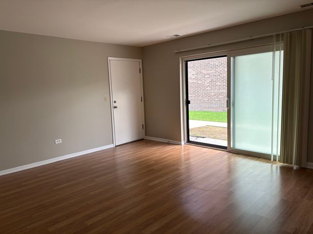 9821 Bianco Terrace 1A, Des Plaines, IL 60016