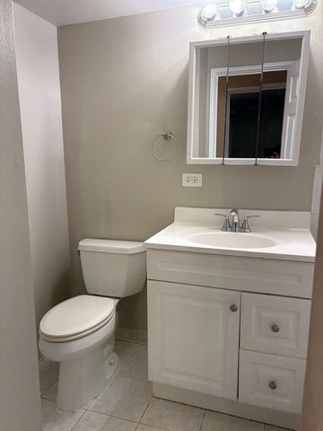 9821 Bianco Terrace 1A, Des Plaines, IL 60016