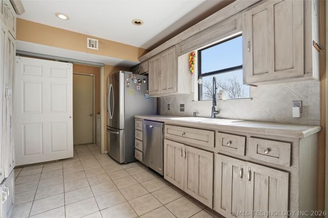 9608 W 71st Street S, Tulsa, OK 74131