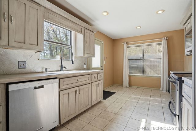 9608 W 71st Street S, Tulsa, OK 74131