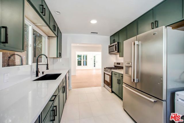 951 N Hilldale, West Hollywood, CA 90069