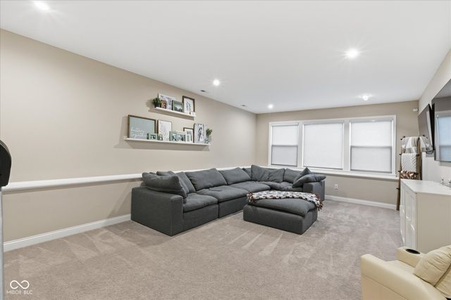 976 Pond View Drive, Greenfield, IN 46140