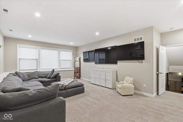 976 Pond View Drive, Greenfield, IN 46140