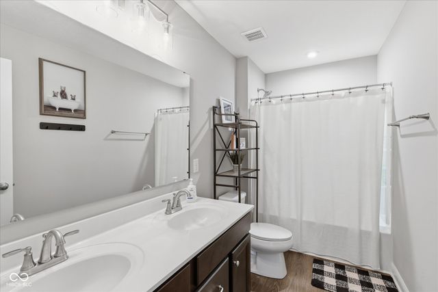 976 Pond View Drive, Greenfield, IN 46140