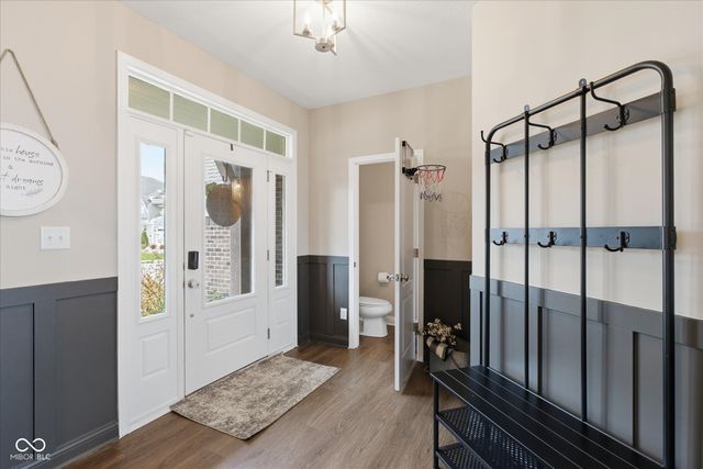 976 Pond View Drive, Greenfield, IN 46140