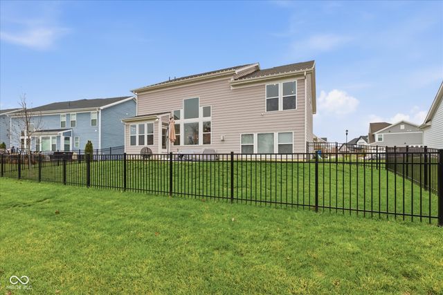 976 Pond View Drive, Greenfield, IN 46140