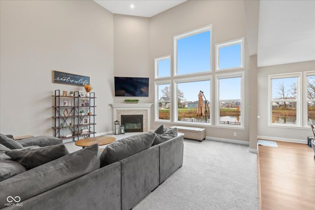 976 Pond View Drive, Greenfield, IN 46140