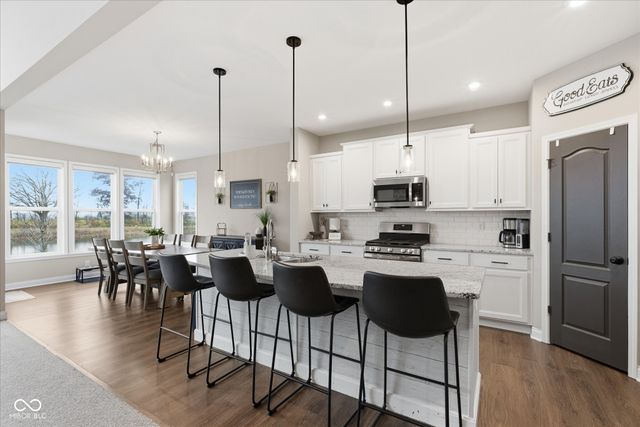 976 Pond View Drive, Greenfield, IN 46140