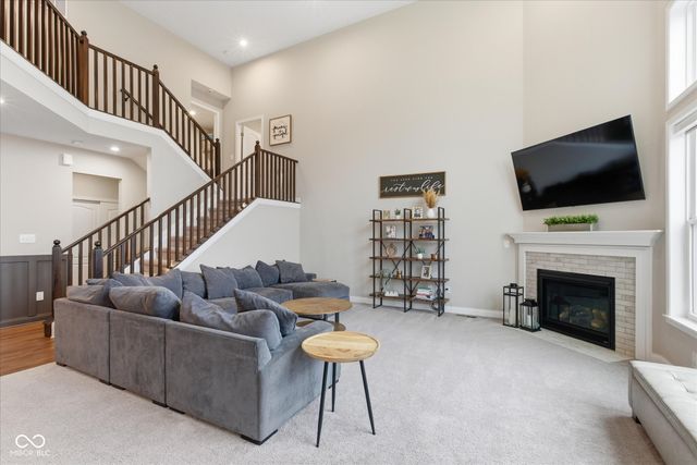 976 Pond View Drive, Greenfield, IN 46140