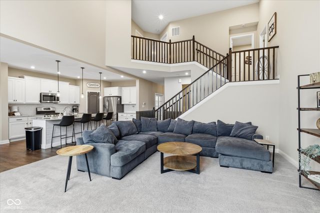 976 Pond View Drive, Greenfield, IN 46140