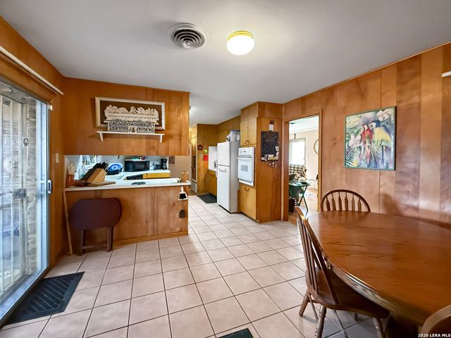 4503 Bikini Dr, San Antonio, TX 78218
