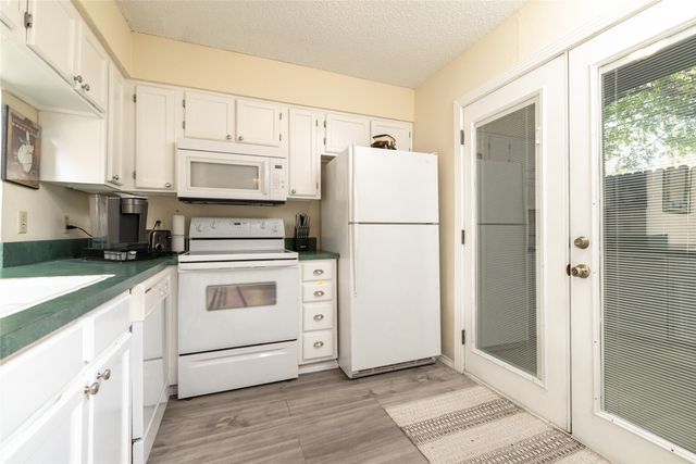 2331 N Davis Drive A, Arlington, TX 76012