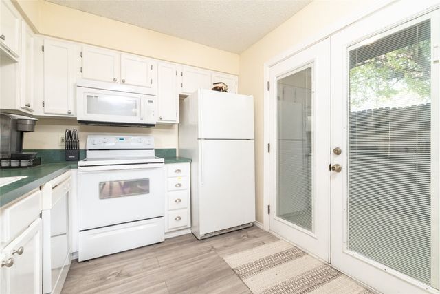 2331 N Davis Drive A, Arlington, TX 76012