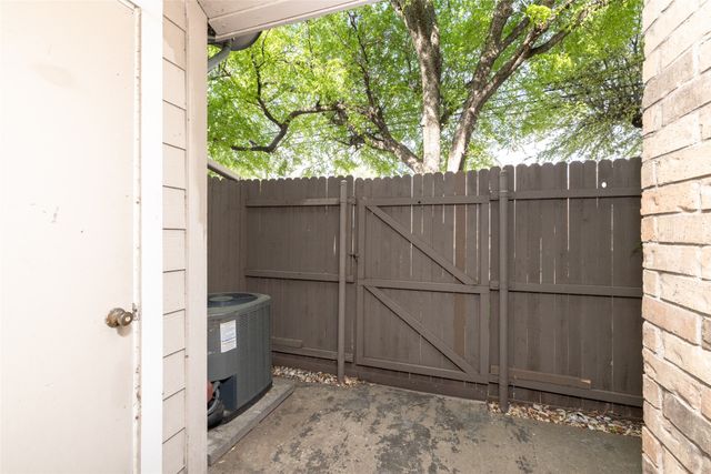 2331 N Davis Drive A, Arlington, TX 76012