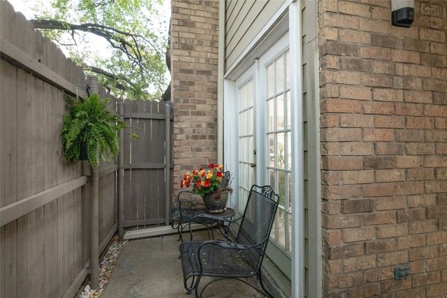 2331 N Davis Drive A, Arlington, TX 76012