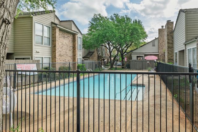 2331 N Davis Drive A, Arlington, TX 76012