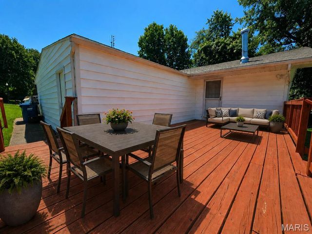 111 Churchill Court, Maryland Heights, MO 63043