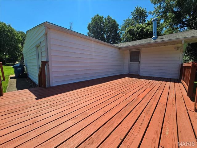 111 Churchill Court, Maryland Heights, MO 63043