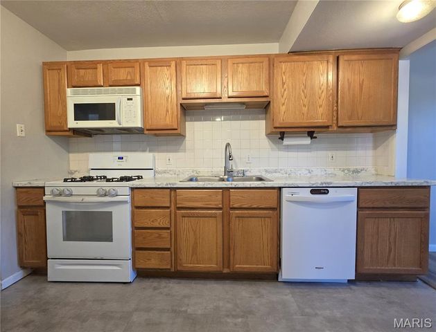 111 Churchill Court, Maryland Heights, MO 63043