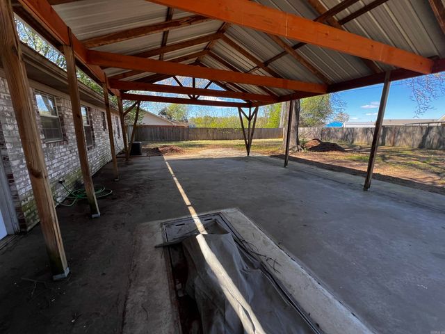 712 McCulloch, Beebe, AR 72012