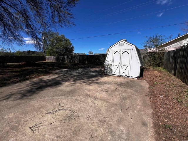 712 McCulloch, Beebe, AR 72012