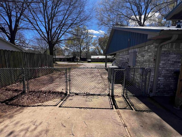 712 McCulloch, Beebe, AR 72012