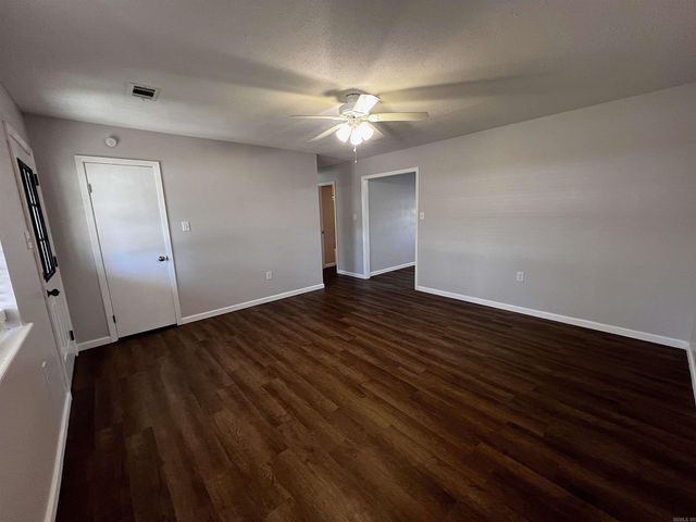 712 McCulloch, Beebe, AR 72012