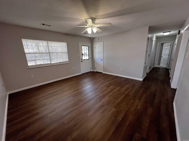 712 McCulloch, Beebe, AR 72012