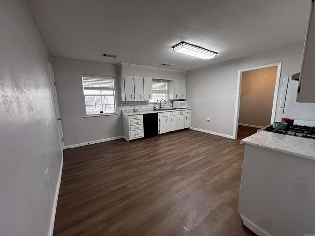 712 McCulloch, Beebe, AR 72012