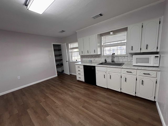 712 McCulloch, Beebe, AR 72012