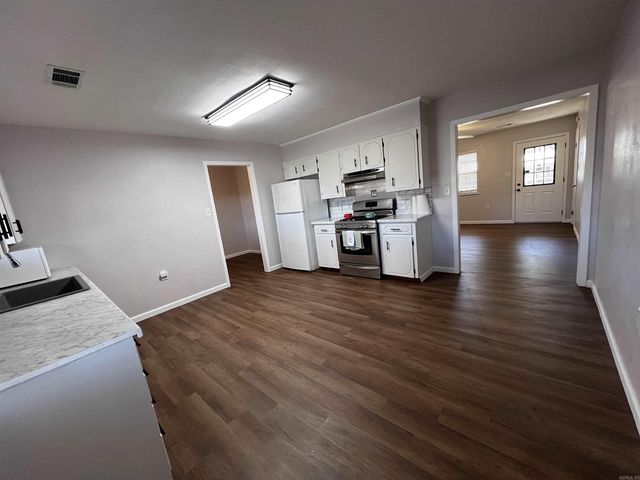 712 McCulloch, Beebe, AR 72012