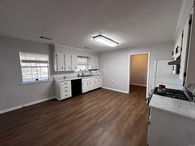 712 McCulloch, Beebe, AR 72012