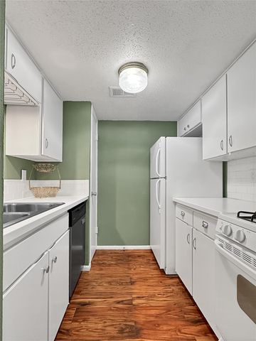 7920 Rockwood LN 131, Austin, TX 78757