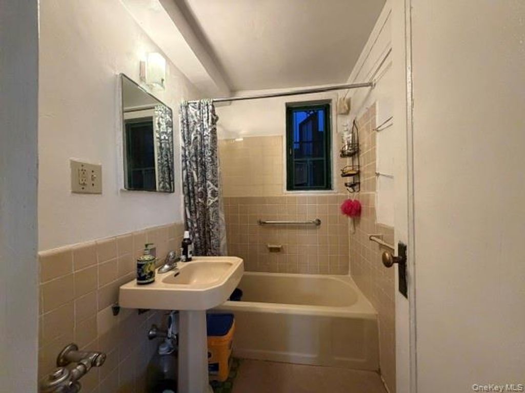 1670 Metropolitan Avenue 3F, Bronx, NY 10462